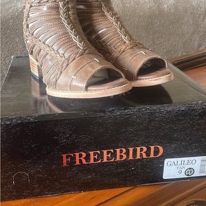 Freebird Brand New in Box Galileo Sandals size 9 tan